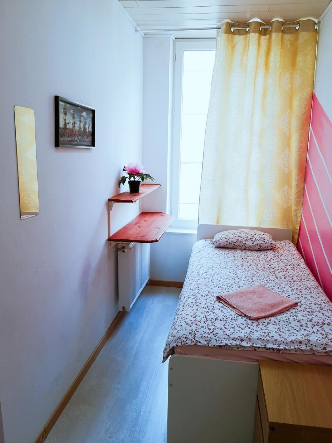A Private Room For Backpacker Share Bathroom Брюссель Экстерьер фото